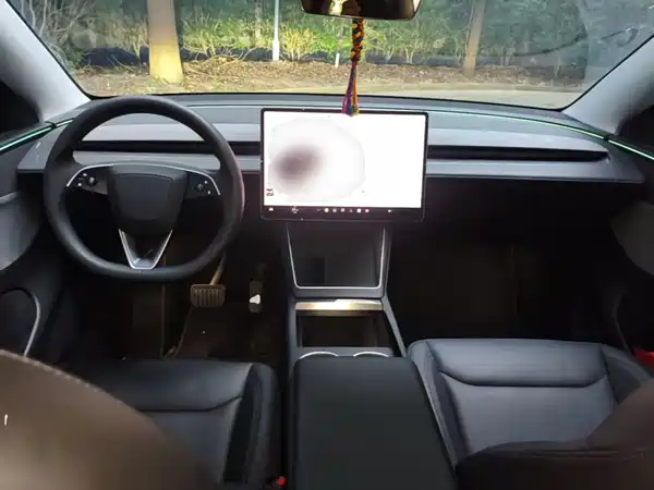 Tesla Model Y 2025, фото 9