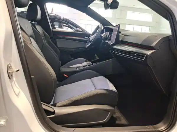 Volkswagen Golf 2025, фото 8