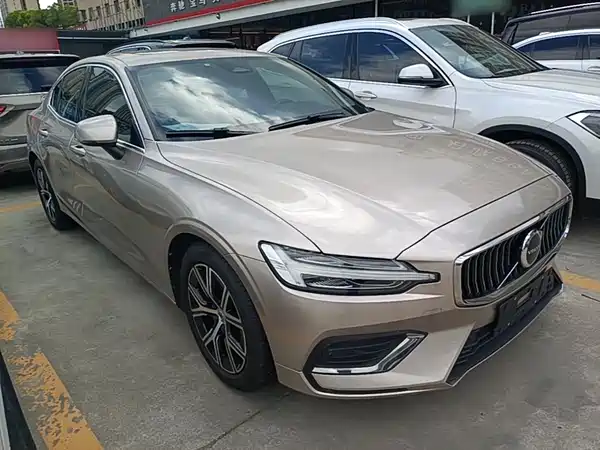 Volvo S60 2023, фото 3