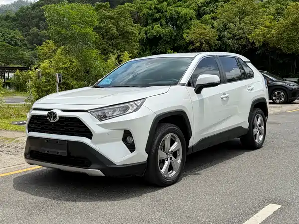 Toyota RAV4 2023, фото 3
