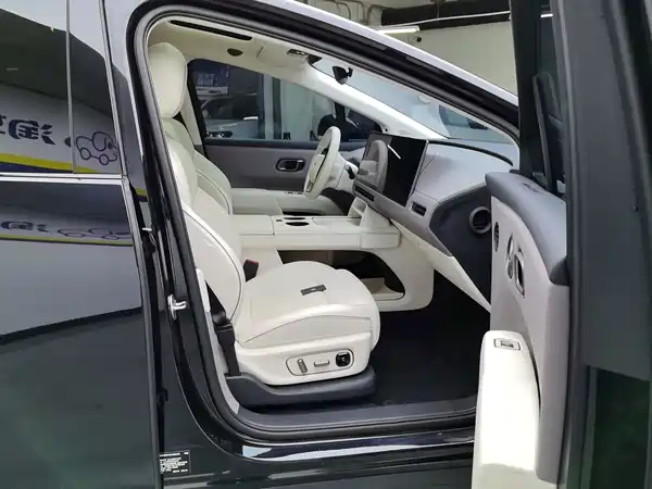 Li Auto i8 2025, фото 8