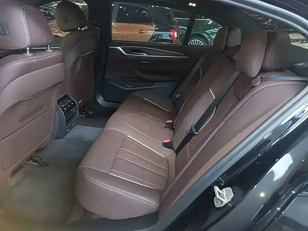 BMW 5 Series PHEV 2022, фото 17