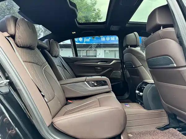 BMW 5 Series 2022, фото 13
