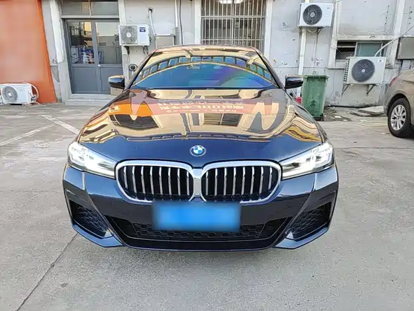 BMW 5 Series 2023, фото 2