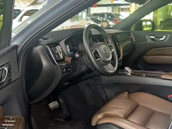 Volvo XC60 2022, фото 9