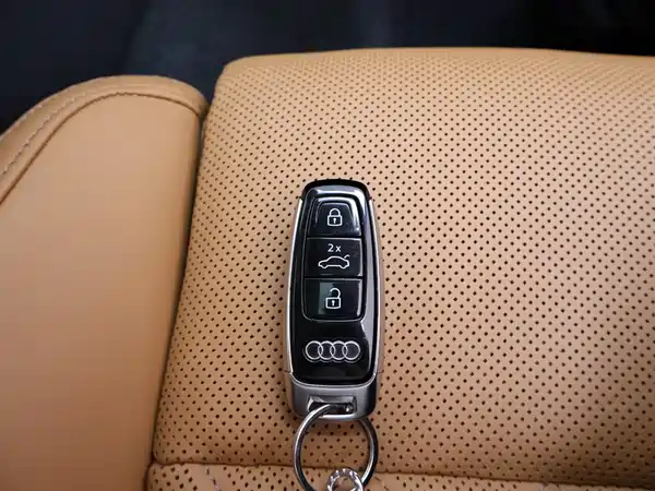 Audi A8 2023, фото 25