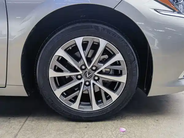 Lexus ES 2023, фото 15