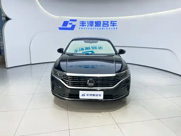 Volkswagen Passat 2023, фото 2