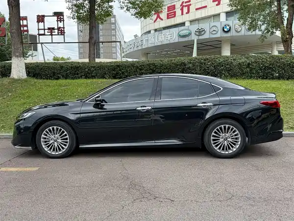 Toyota Camry 2024, фото 3