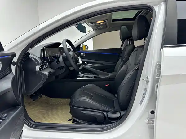 Hyundai Elantra 2022, фото 4