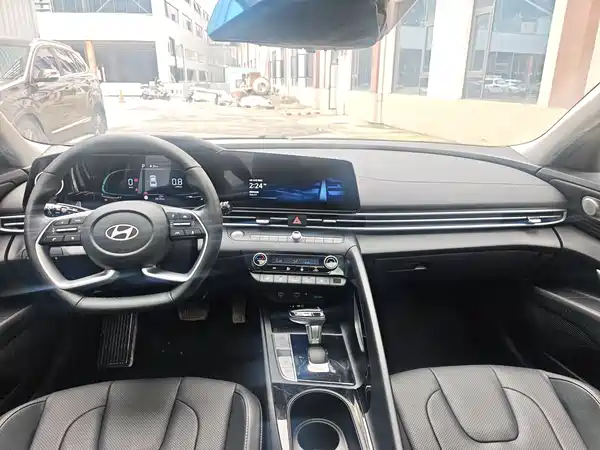 Hyundai Elantra 2023, фото 8