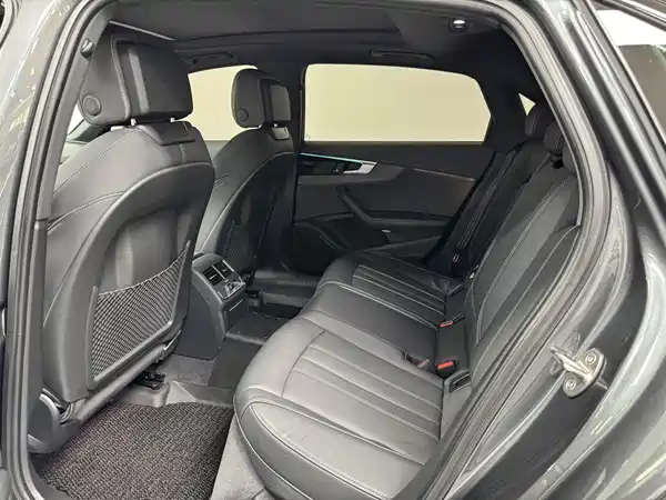 Audi A4L 2023, фото 16