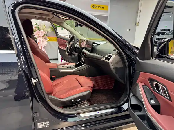BMW 3 Series 2025, фото 8
