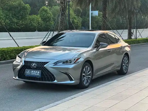 Lexus ES 2023
