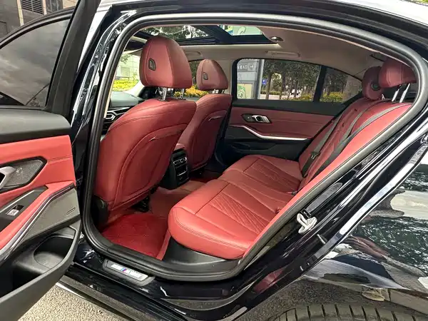 BMW 3 Series 2024, фото 9
