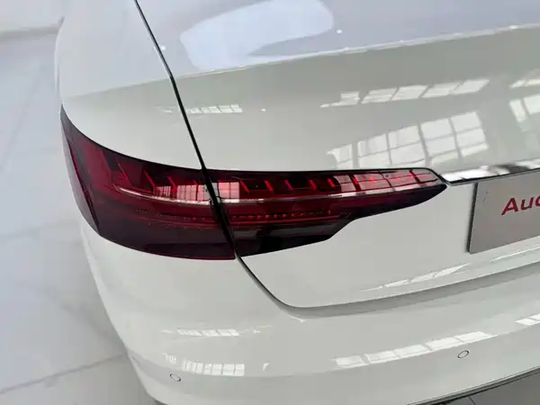 Audi A4L 2024, фото 9