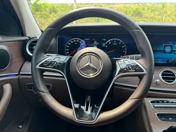 Mercedes-Benz E-Class 2023, фото 10