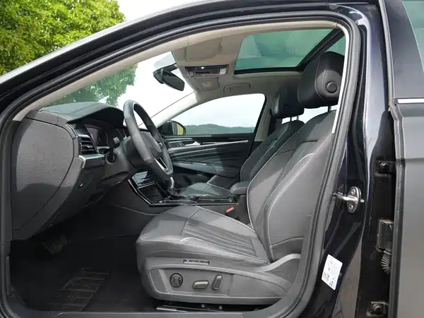 Volkswagen Passat 2024, фото 5