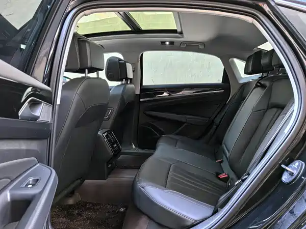Volkswagen Passat 2025, фото 10
