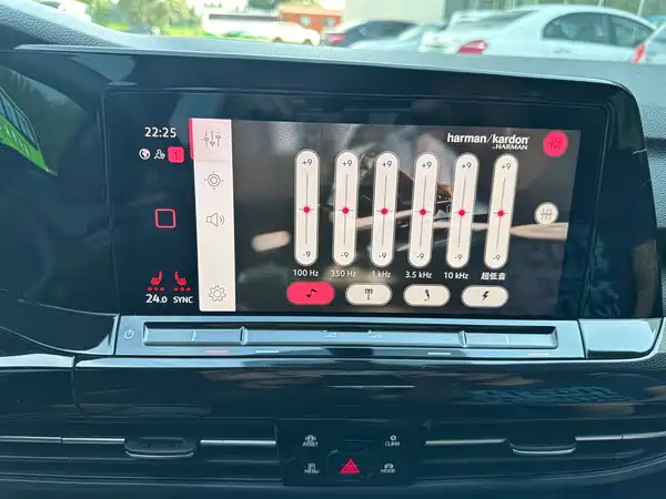 Volkswagen Golf 2023, фото 6