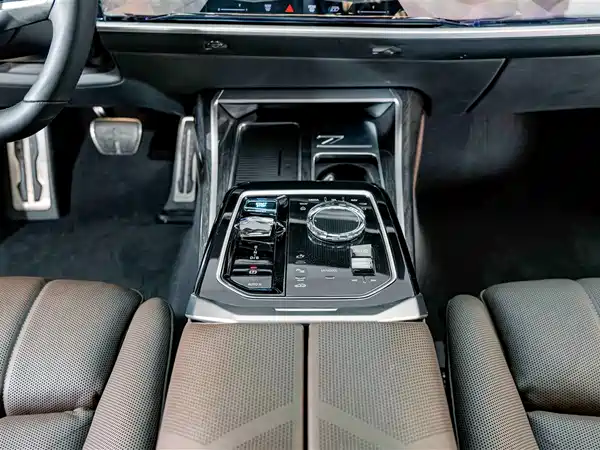 BMW i7 2023, фото 15