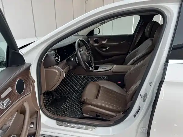 Mercedes-Benz E-Class 2023, фото 7