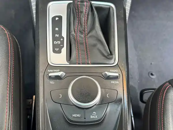 Audi Q2L 2022, фото 21