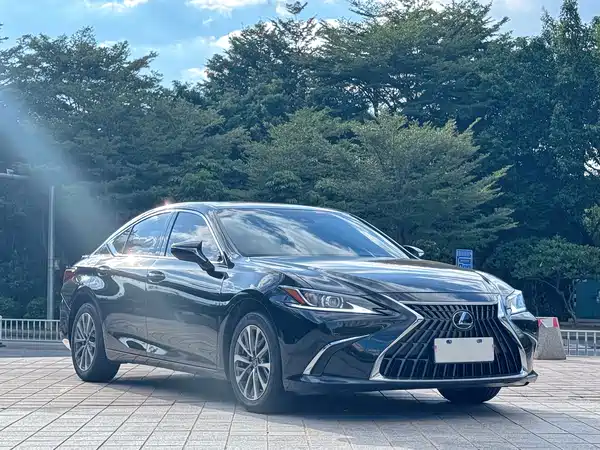 Lexus ES 2023, фото 3