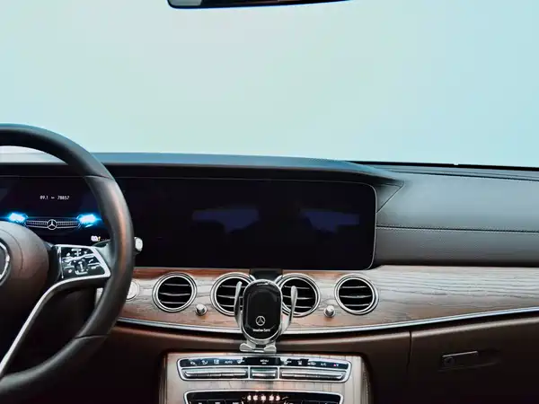 Mercedes-Benz E-Class PHEV 2022, фото 16