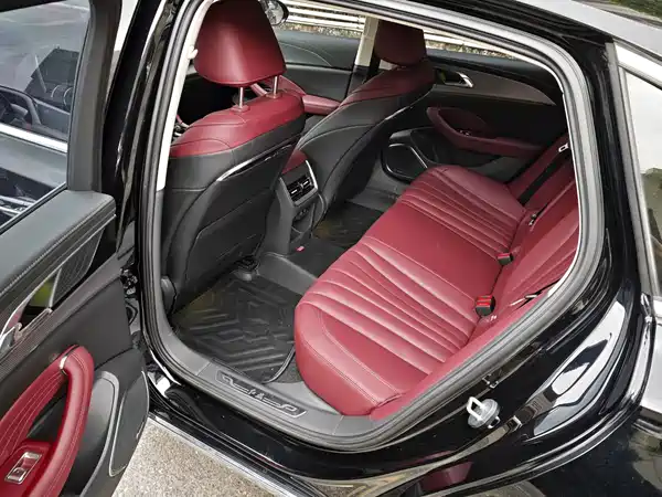 Hongqi H5 2023, фото 11