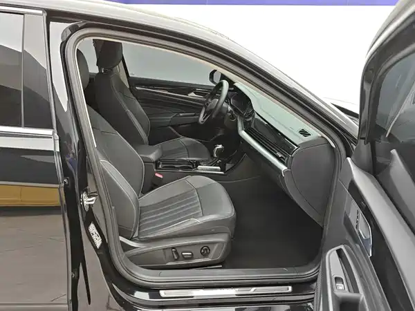 Volkswagen Passat 2023, фото 8