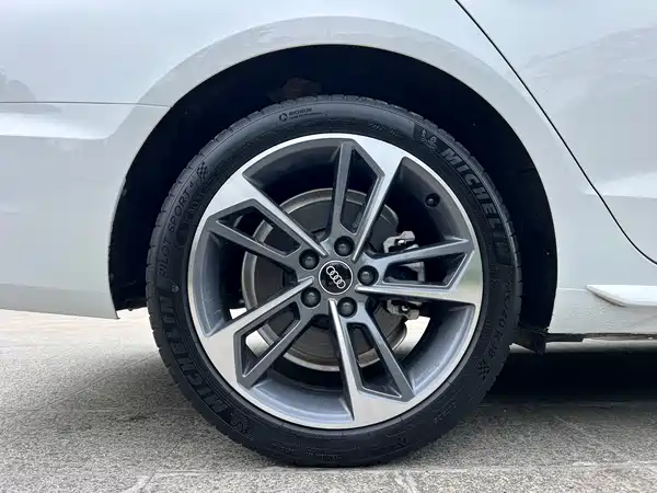 Audi A4L 2024, фото 13