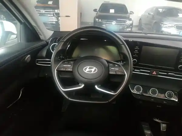 Hyundai Elantra 2023, фото 10