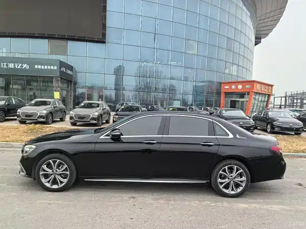 Mercedes-Benz E-Class 2023, фото 4