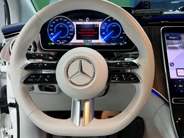 Mercedes-Benz EQE SUV 2023, фото 11
