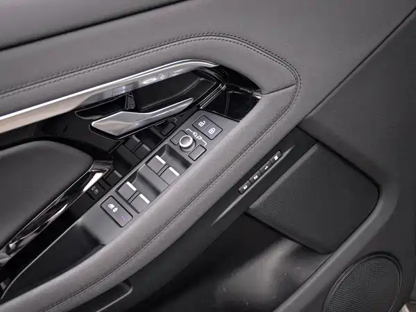 Land Rover Range Rover Evoque 2023, фото 17