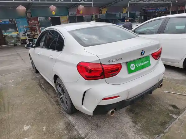 BMW 1 Series 2023, фото 4