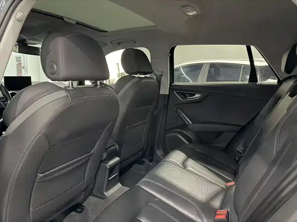 Audi Q2L 2022, фото 6