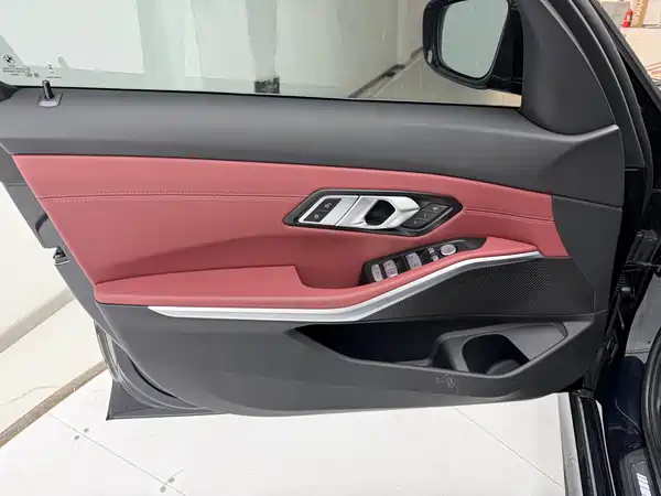 BMW 3 Series 2023, фото 10