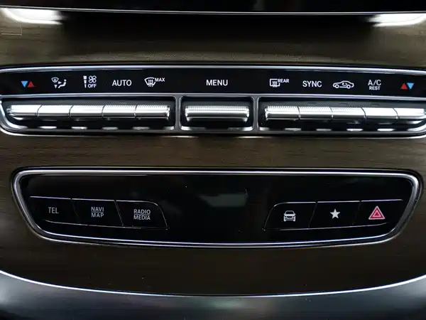 Mercedes-Benz V-Class 2022, фото 11