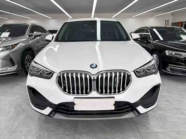 BMW X1 2022, фото 2