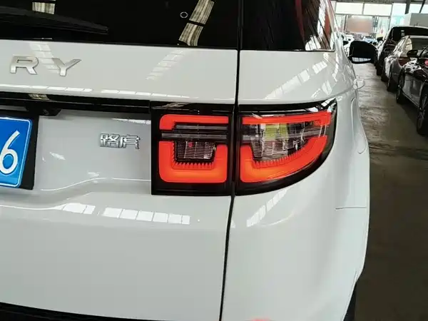 Land Rover Discovery Sport 2025, фото 7