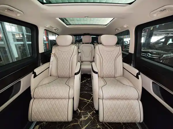Mercedes-Benz V-Class 2022, фото 13