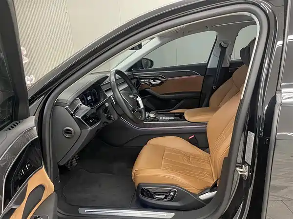 Audi A8 2023, фото 16