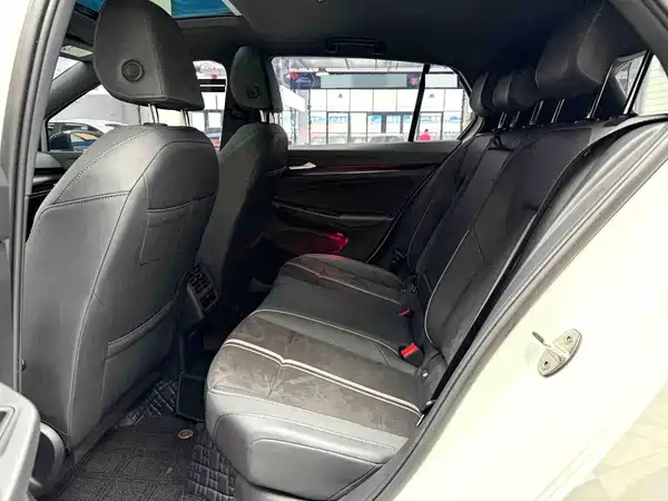 Volkswagen Golf 2023, фото 4