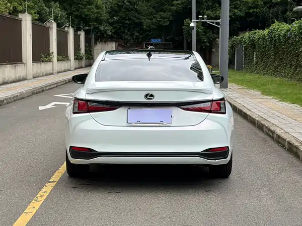 Lexus ES 2023, фото 8