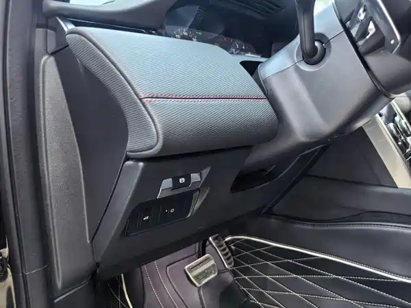 Land Rover Discovery Sport 2023, фото 6
