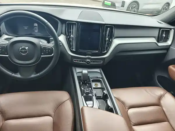 Volvo XC60 2024, фото 8