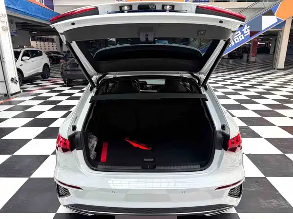 Audi A3 2023, фото 13