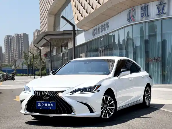 Lexus ES 2022